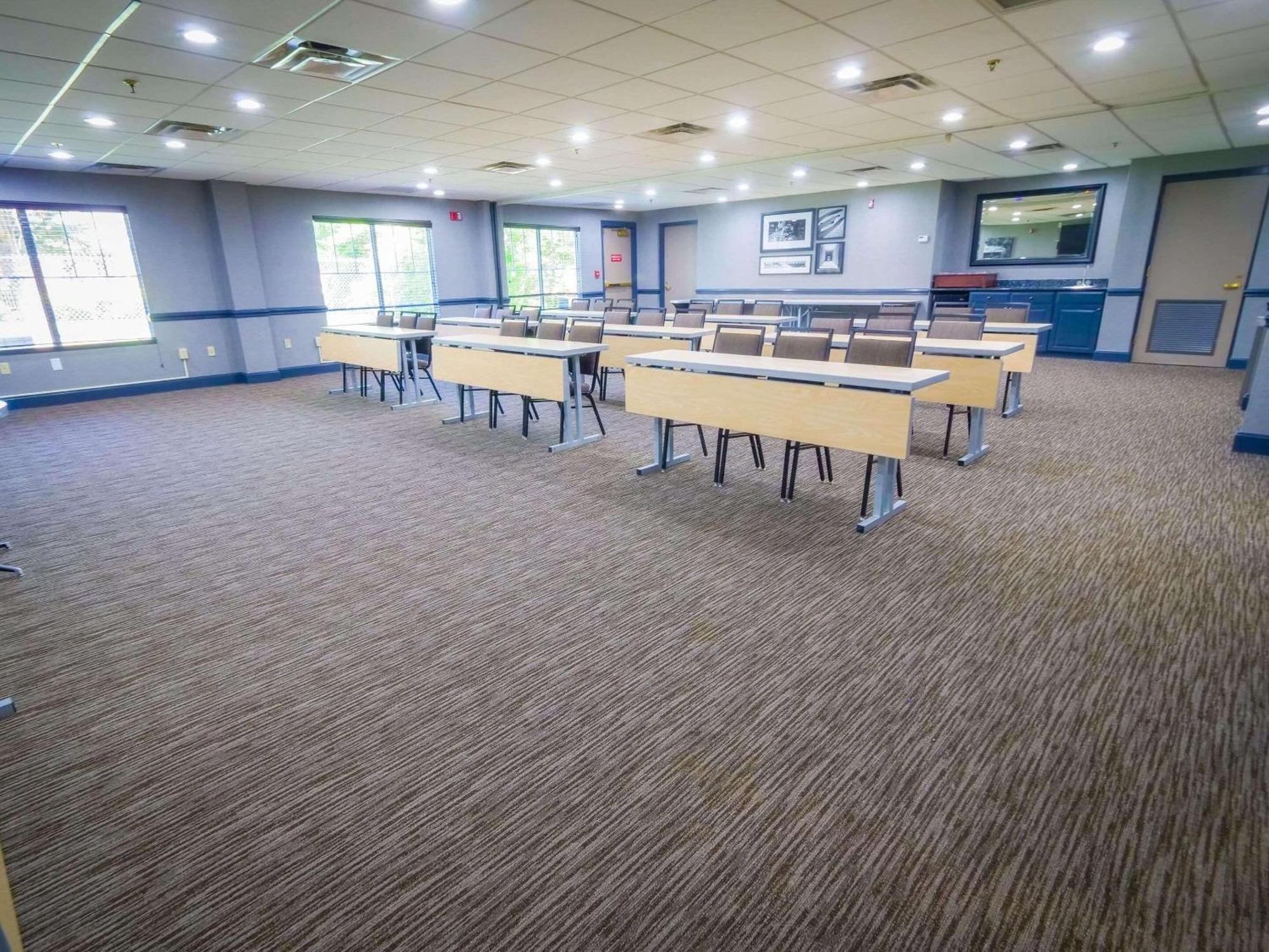 Country Inn & Suites By Radisson, Burlington Elon , Nc Bagian luar foto