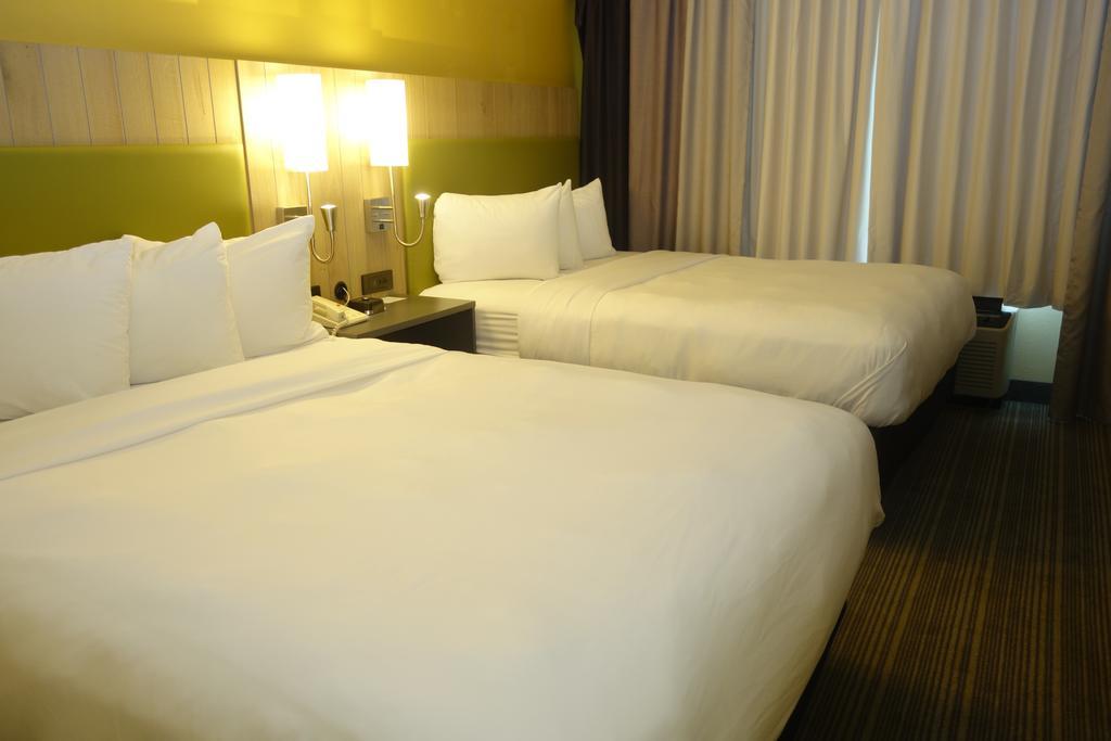 Country Inn & Suites By Radisson, Burlington Elon , Nc Bagian luar foto