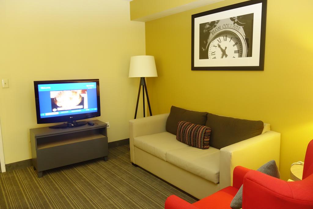 Country Inn & Suites By Radisson, Burlington Elon , Nc Bagian luar foto
