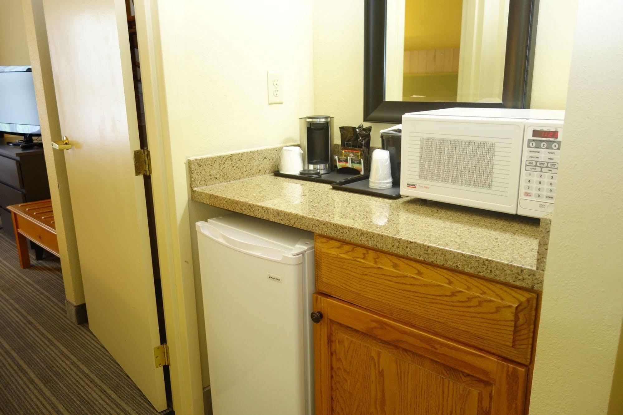 Country Inn & Suites By Radisson, Burlington Elon , Nc Bagian luar foto