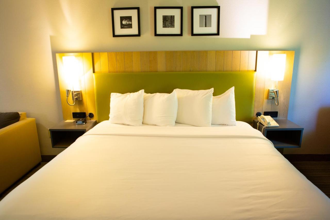 Country Inn & Suites By Radisson, Burlington Elon , Nc Bagian luar foto